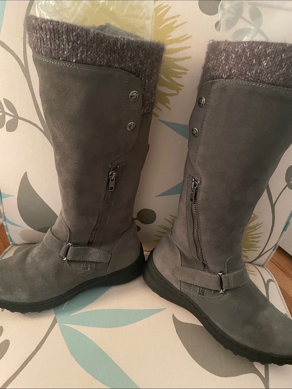 Bare Traps Stay Dry System gray suede knee high zipper boots! Sz 7 furry lining